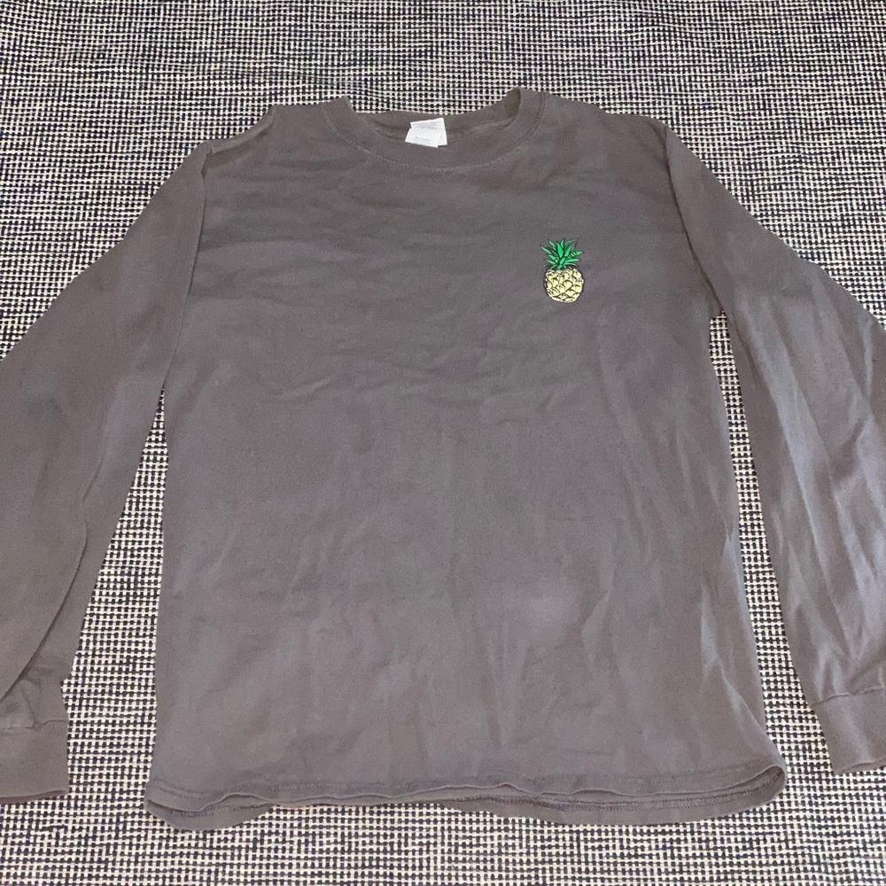 Grey long sleeve shirt